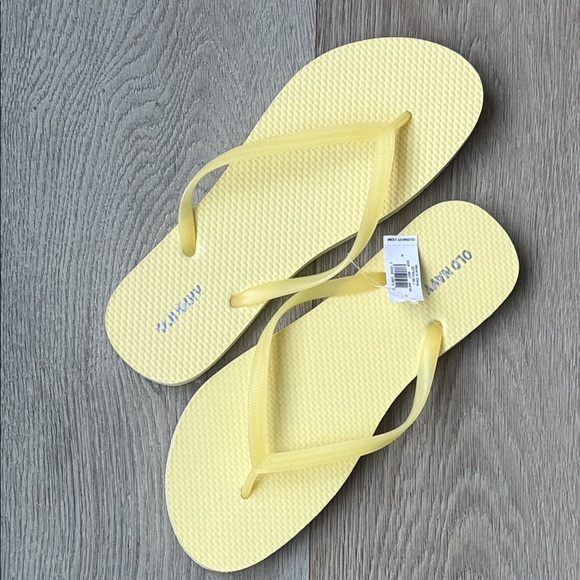 Old Navy Shoes - Old Navy Pastel Yellow Flip Flop Sandals-Size 9